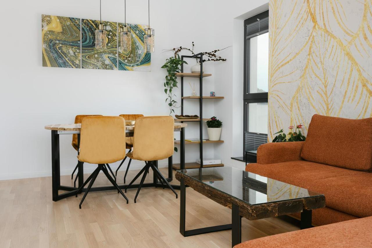The Forest - Luxe Central Apt With Free Secured Parking Braşov Extérieur photo