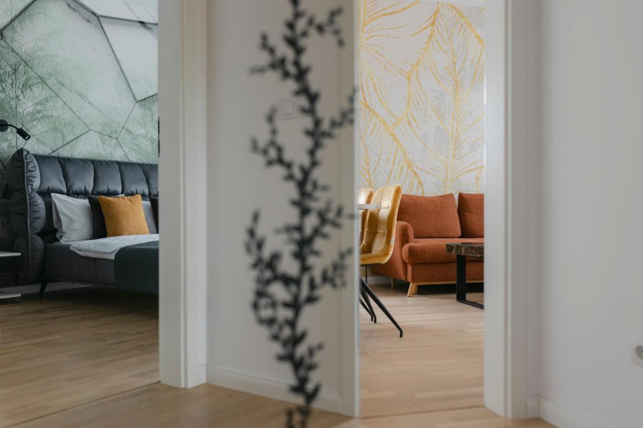 The Forest - Luxe Central Apt With Free Secured Parking Braşov Extérieur photo