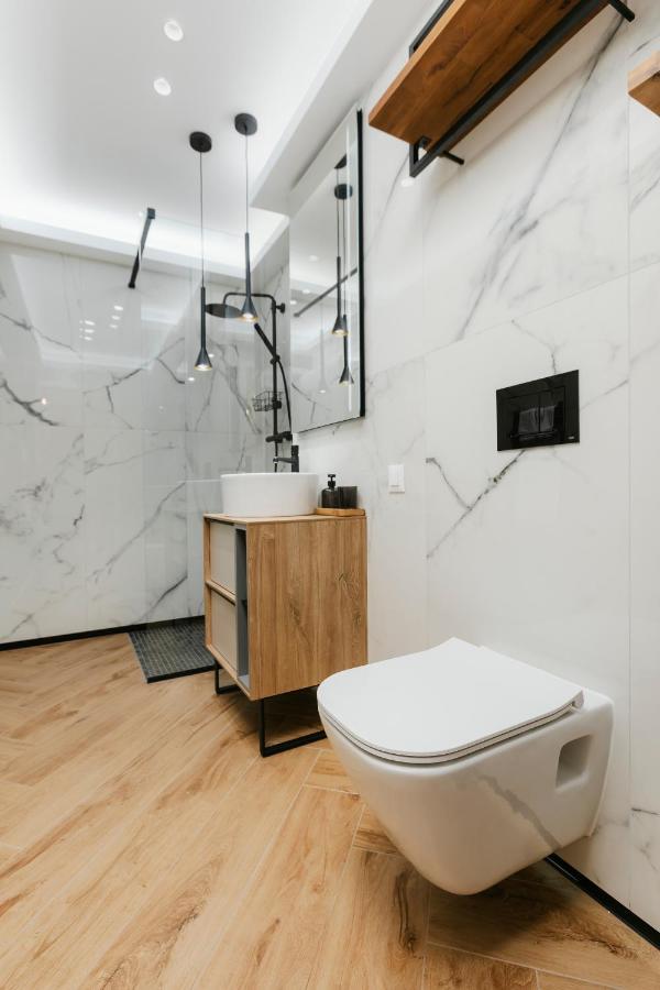 The Forest - Luxe Central Apt With Free Secured Parking Braşov Extérieur photo