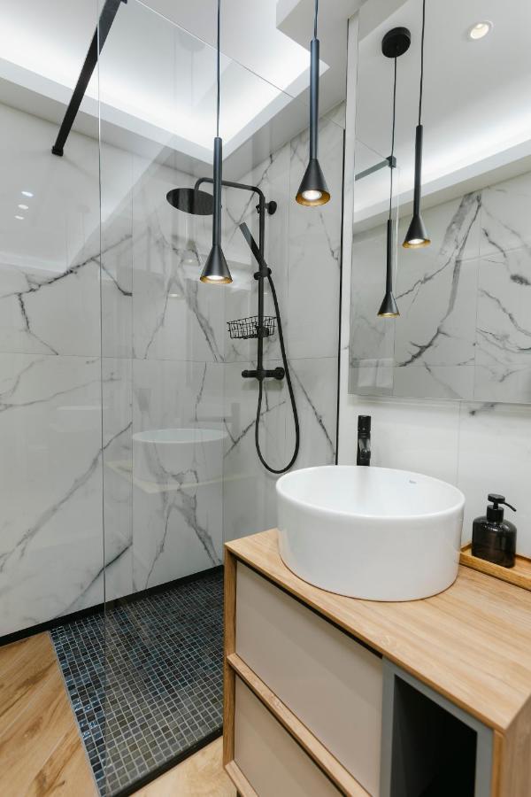 The Forest - Luxe Central Apt With Free Secured Parking Braşov Extérieur photo