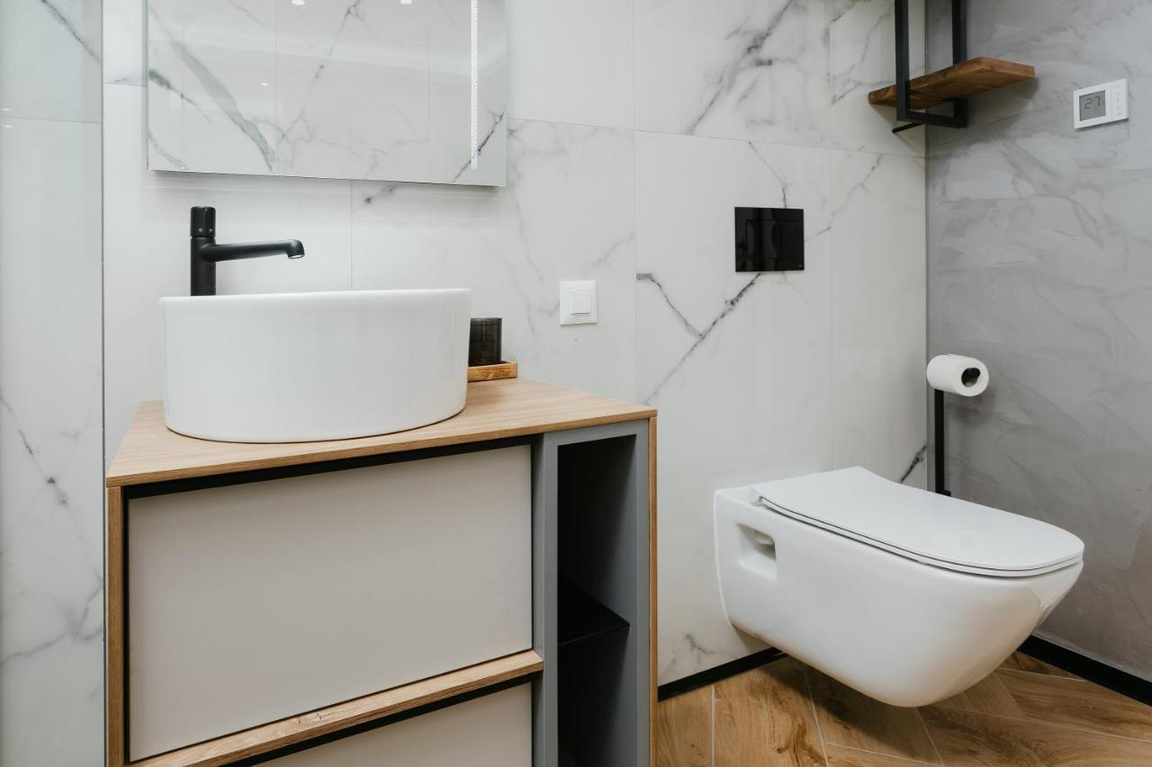 The Forest - Luxe Central Apt With Free Secured Parking Braşov Extérieur photo