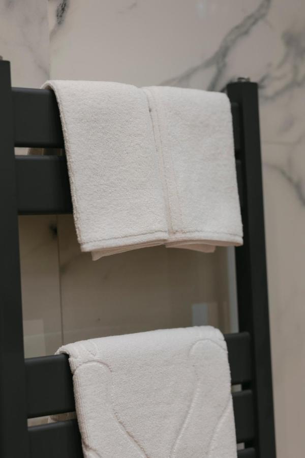The Forest - Luxe Central Apt With Free Secured Parking Braşov Extérieur photo