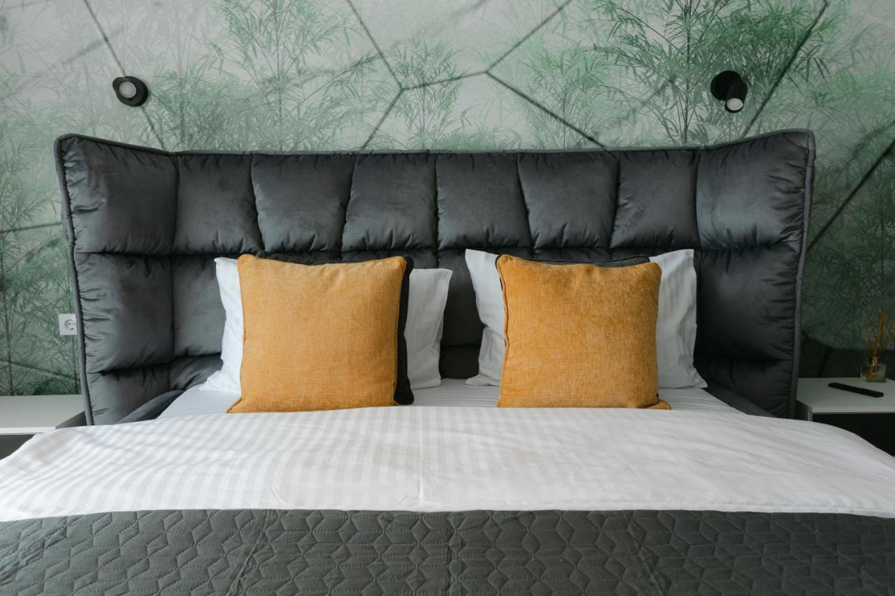 The Forest - Luxe Central Apt With Free Secured Parking Braşov Extérieur photo