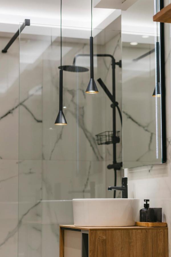 The Forest - Luxe Central Apt With Free Secured Parking Braşov Extérieur photo
