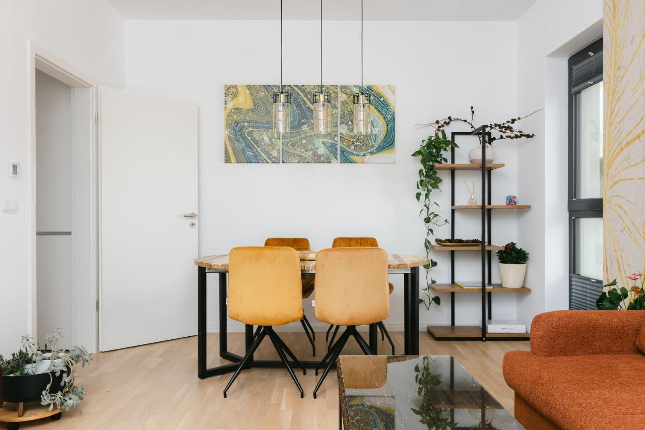The Forest - Luxe Central Apt With Free Secured Parking Braşov Extérieur photo
