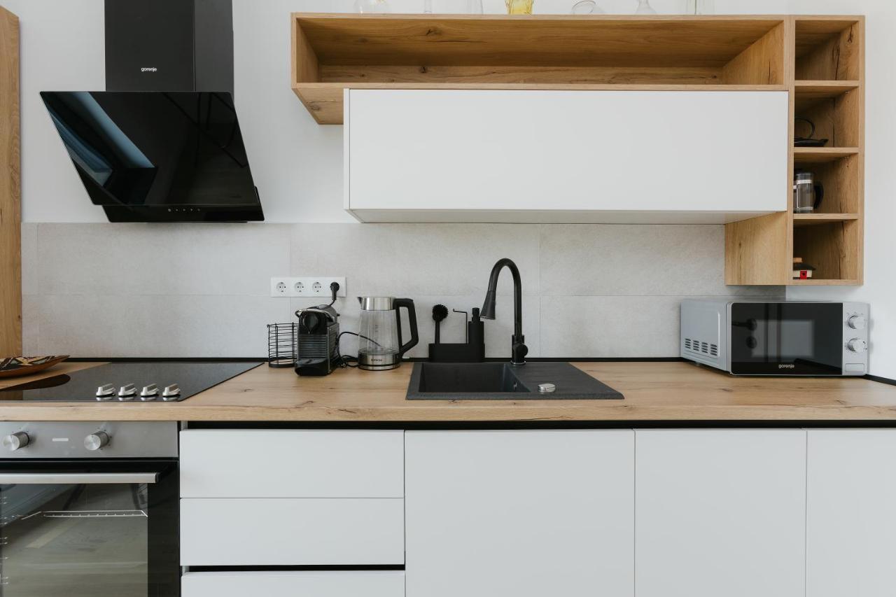 The Forest - Luxe Central Apt With Free Secured Parking Braşov Extérieur photo