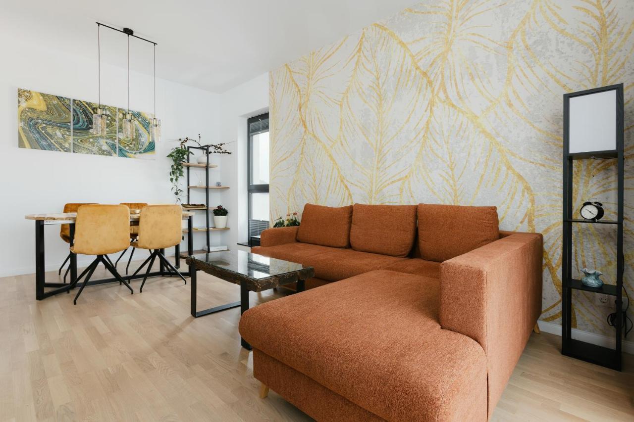 The Forest - Luxe Central Apt With Free Secured Parking Braşov Extérieur photo