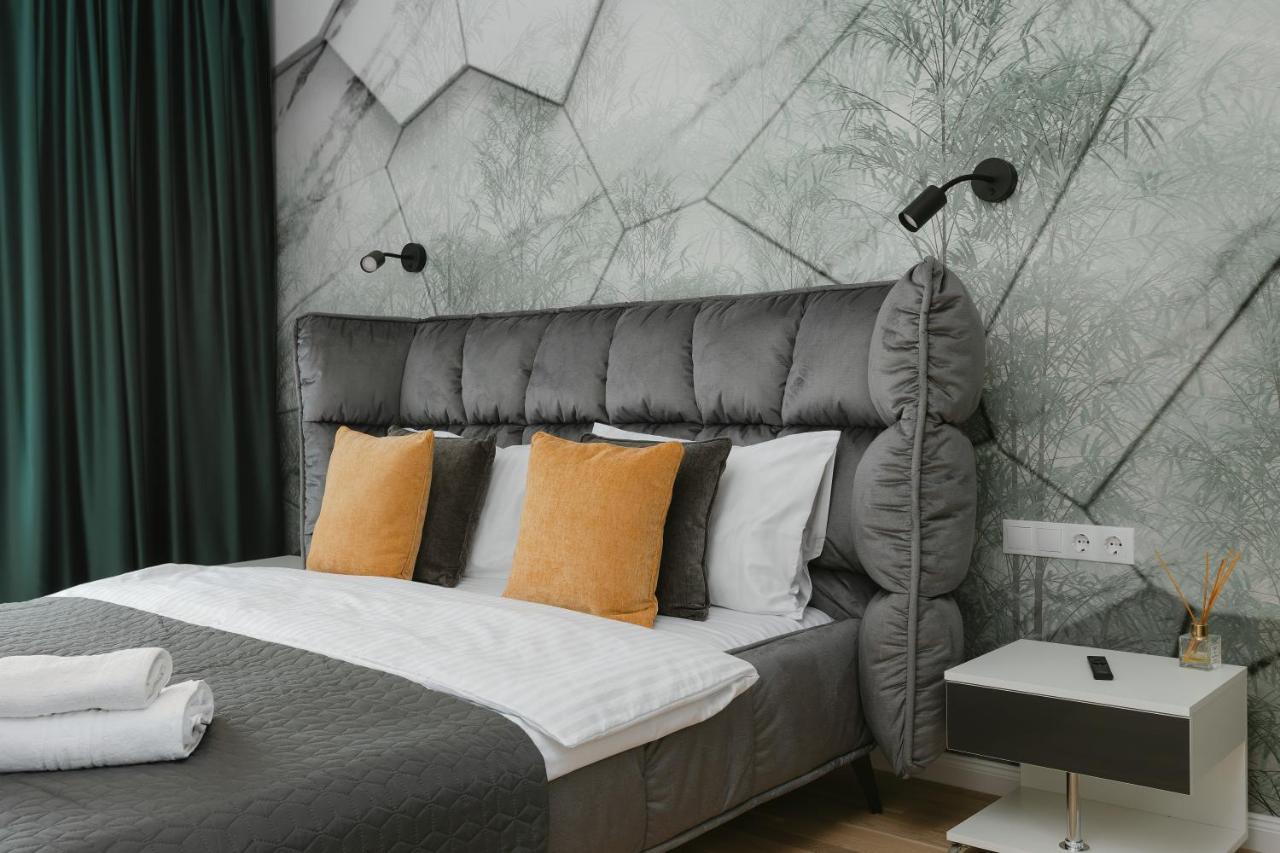 The Forest - Luxe Central Apt With Free Secured Parking Braşov Extérieur photo