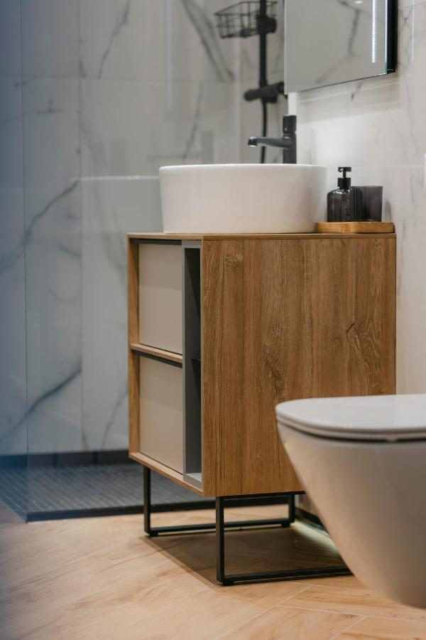 The Forest - Luxe Central Apt With Free Secured Parking Braşov Extérieur photo