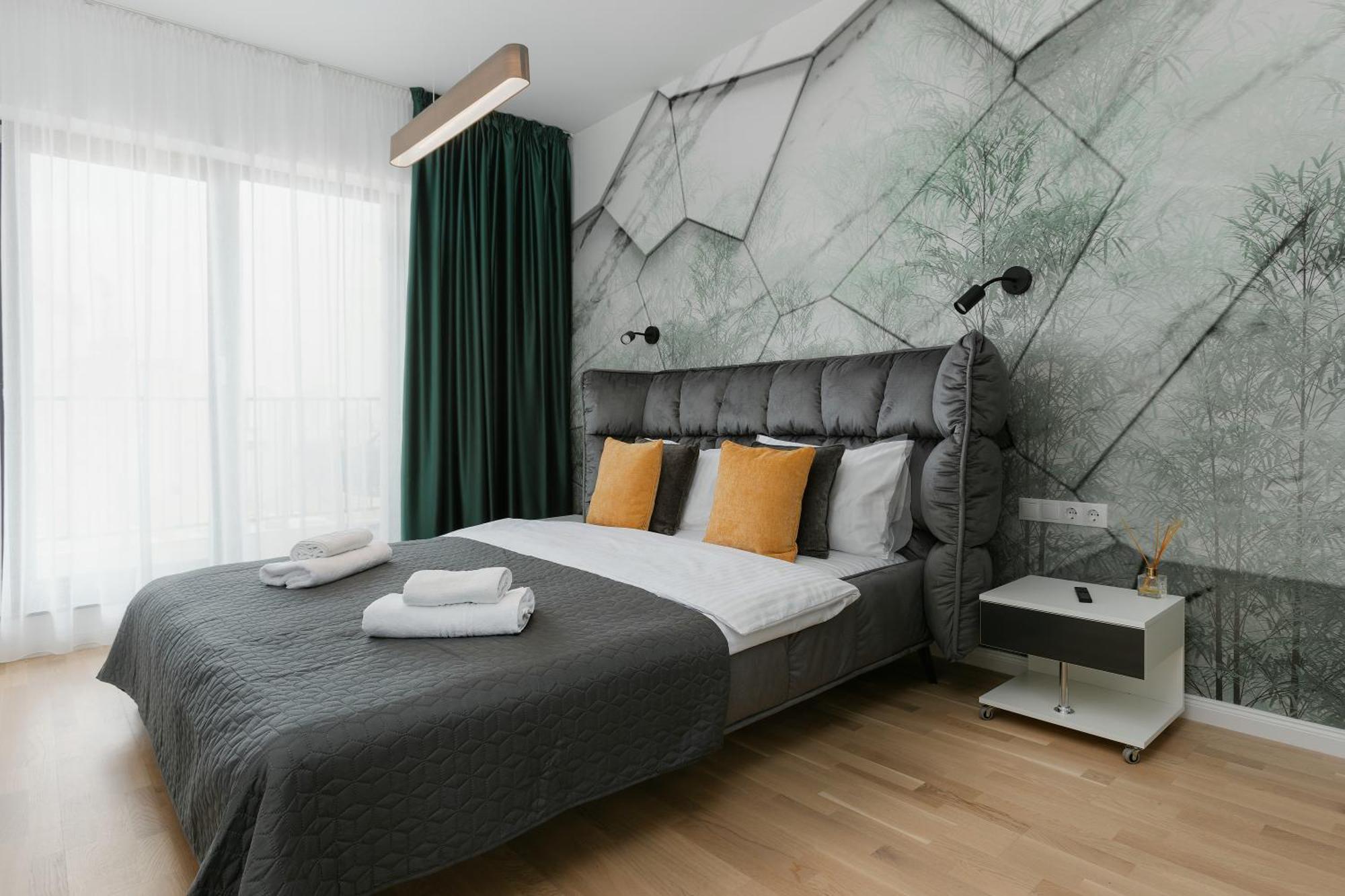 The Forest - Luxe Central Apt With Free Secured Parking Braşov Extérieur photo